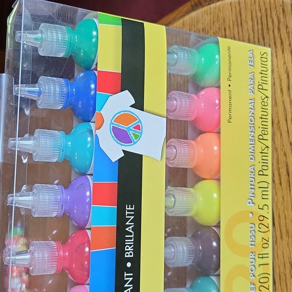 Scribbles 3D Fabric Paint Shiny - Picture 7 of 7